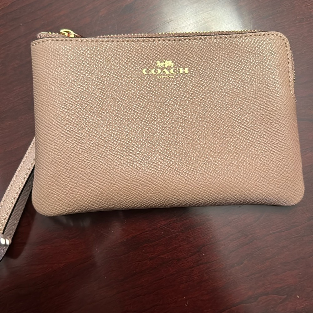 Coach beige wristlet NWOTS! - Picture 5 of 5